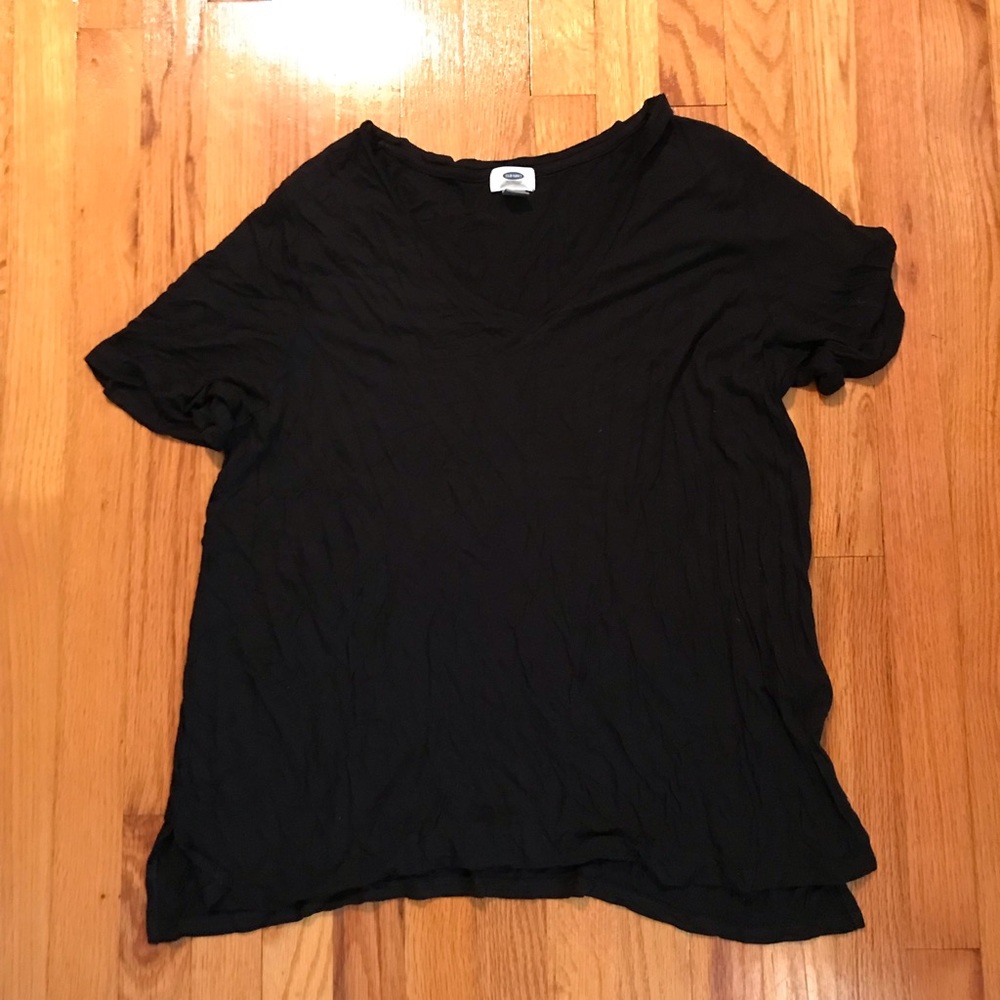 Old Navy black tee.